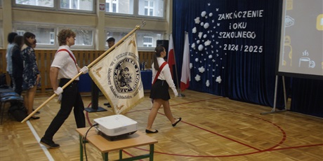 Powiększ grafikę: uroczyste-zakonczenie-roku-szkolnego-2024-2025-634789.jpg