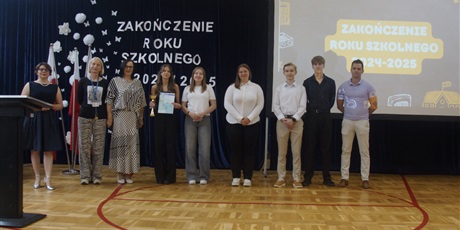 Powiększ grafikę: uroczyste-zakonczenie-roku-szkolnego-2024-2025-634797.jpg